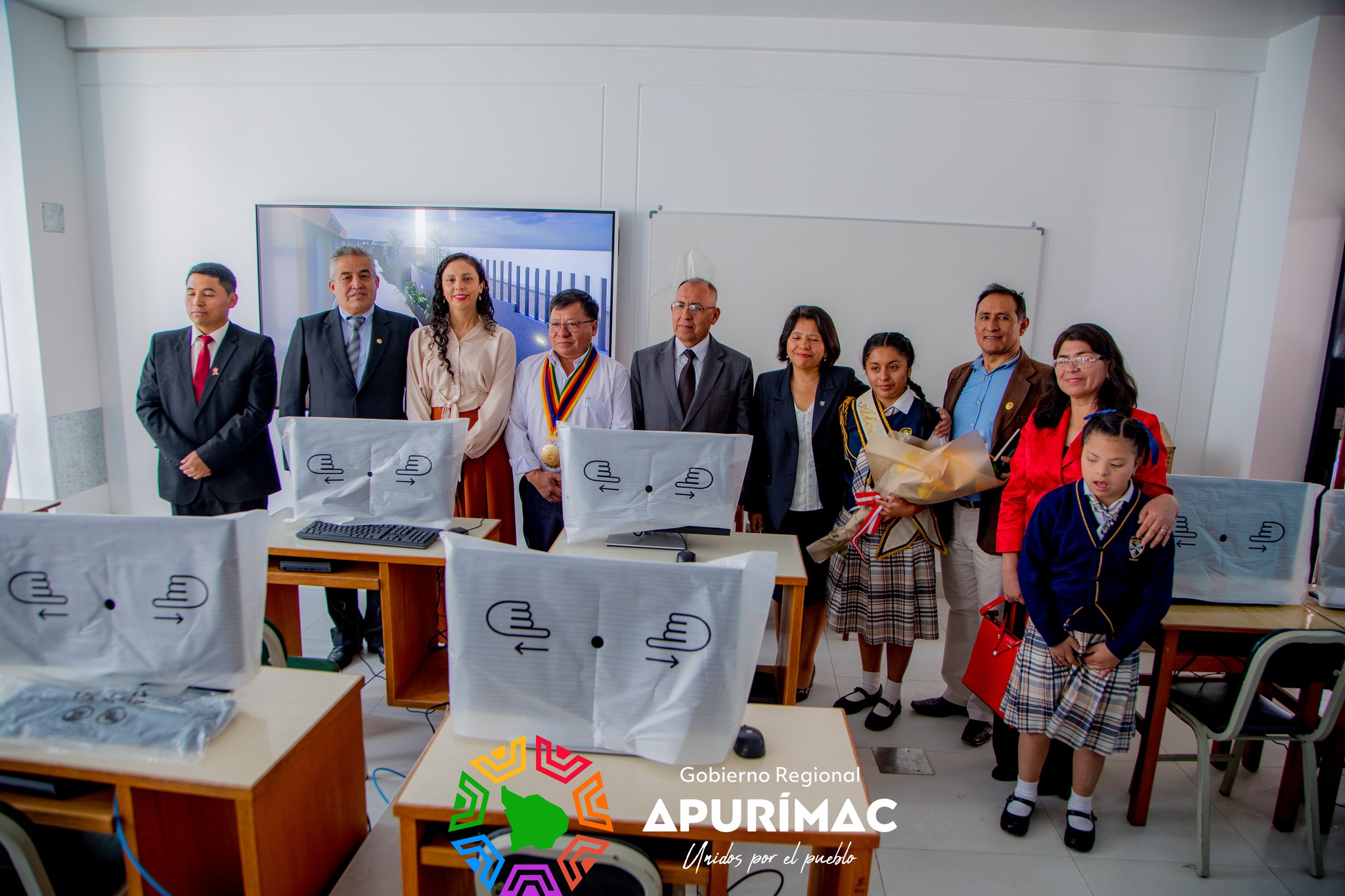 Más de 700 estudiantes de la I.E. Santa Rosa retornan a clases en moderna infraestructura gracias a la decisión política del gobernador regional Percy Godoy