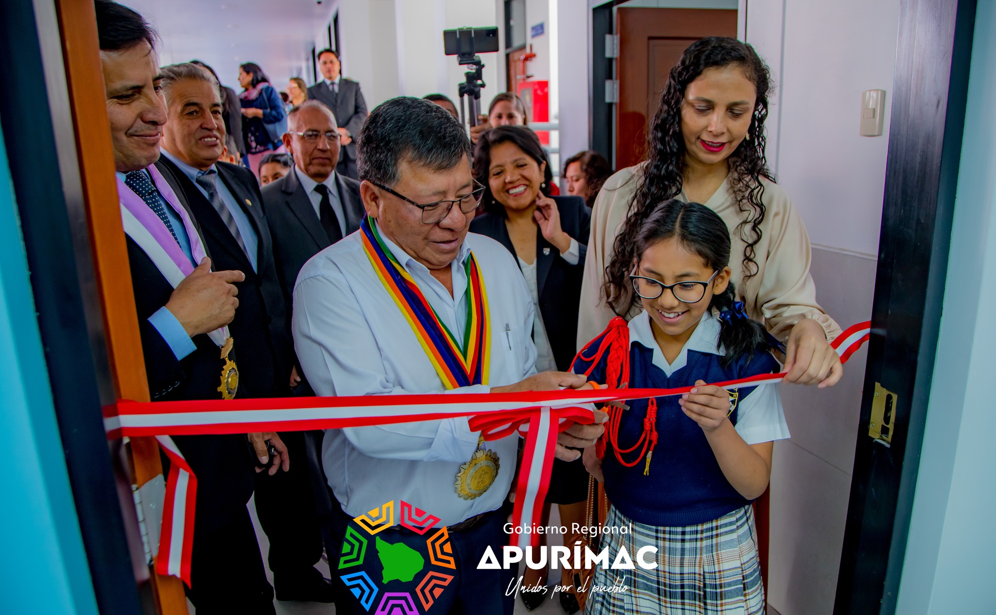 Más de 700 estudiantes de la I.E. Santa Rosa retornan a clases en moderna infraestructura gracias a la decisión política del gobernador regional Percy Godoy