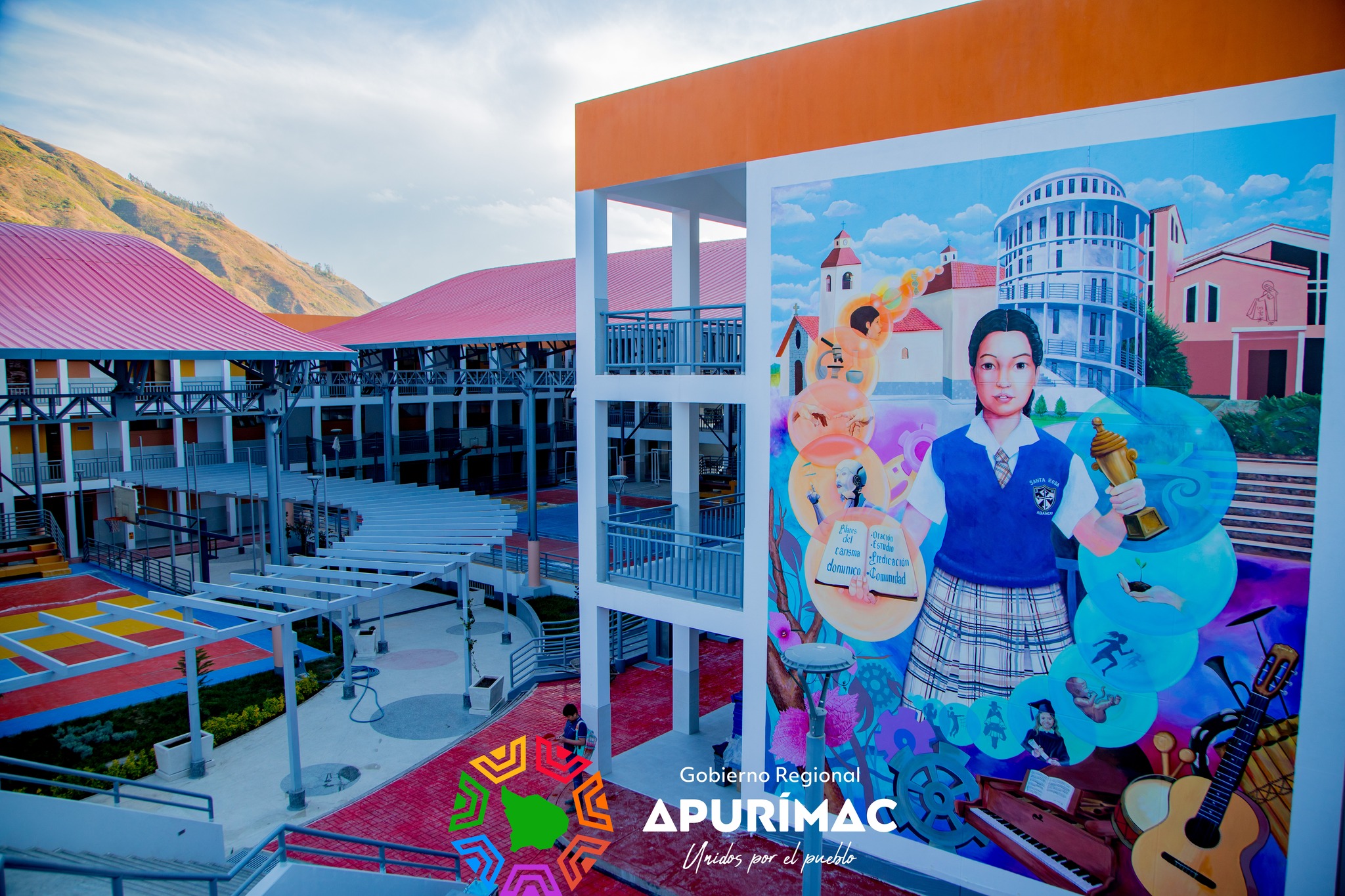 Más de 700 estudiantes de la I.E. Santa Rosa retornan a clases en moderna infraestructura gracias a la decisión política del gobernador regional Percy Godoy