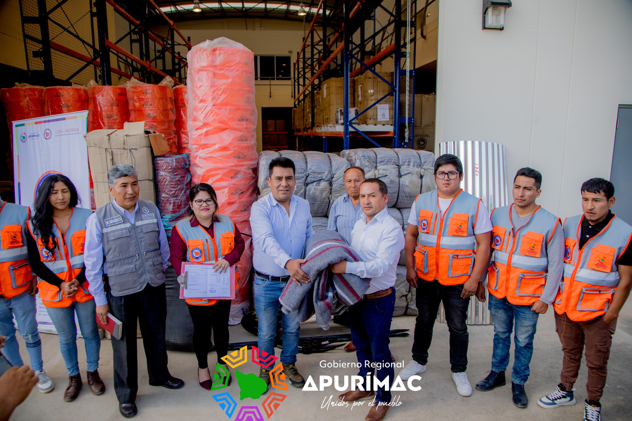 Más de 10 toneladas de ayuda humanitaria entregó gobernador Percy Godoy en beneficio de 2500 familias para fortalecer respuesta ante temporada de heladas en Aymaraes