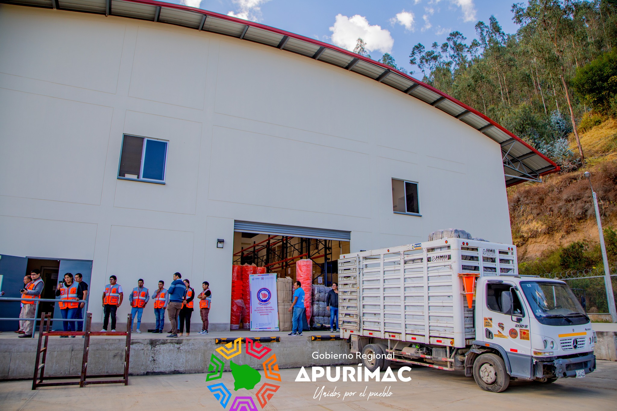Más de 10 toneladas de ayuda humanitaria entregó gobernador Percy Godoy en beneficio de 2500 familias para fortalecer respuesta ante temporada de heladas en Aymaraes