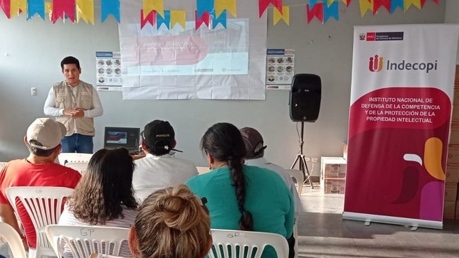Artesanos y productores de vino y pisco de Grocio Prado, en Chincha, fueron capacitados sobre la marca colectiva como motor de desarrollo