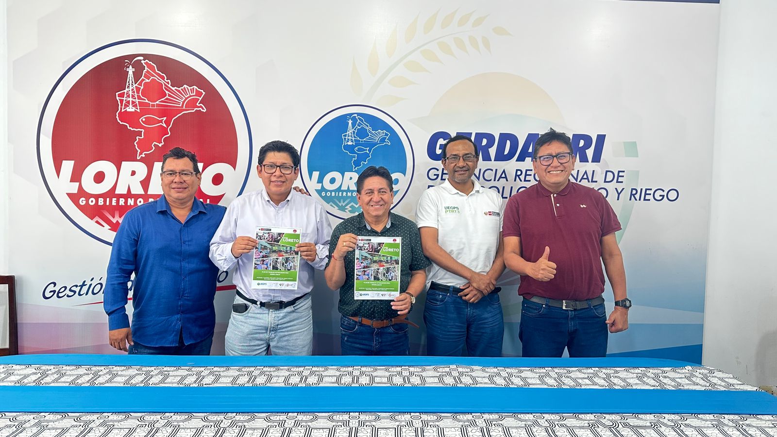 Foto grupal de técnicos del PTRT3 y el GORE Loreto