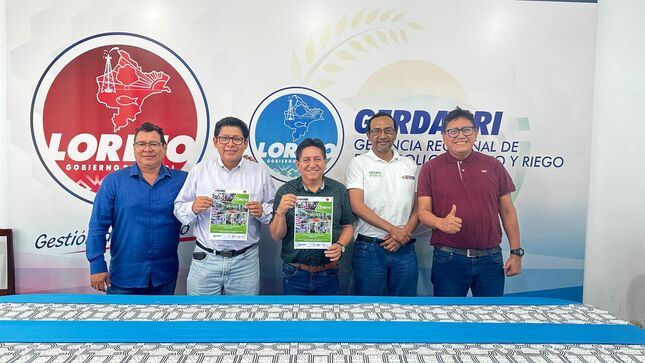 Foto grupal de técnicos del PTRT3 y el GORE Loreto