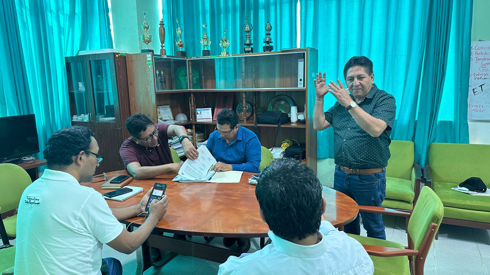 Foto reunión de técnicos del PTRT3 y el GORE Loreto