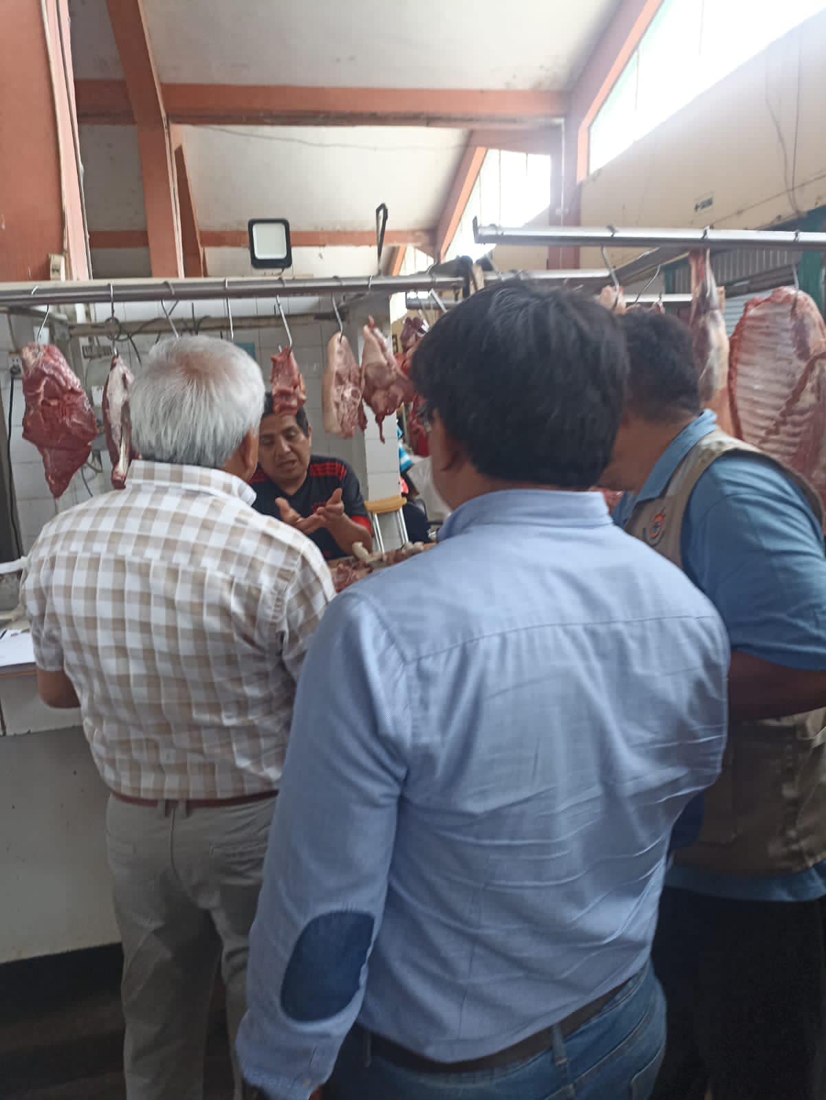Municipalidad de Paita Trabaja para Garantizar que la Carne de Ganado Vacuno y Caprino se de óptima Calidad y Cuidar la Salud dela Población
