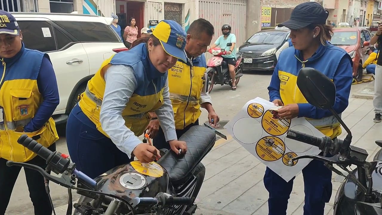 OPERATIVO DE TRANSPORTE A INFRACTORES EN LA VÍA PÚBLICA