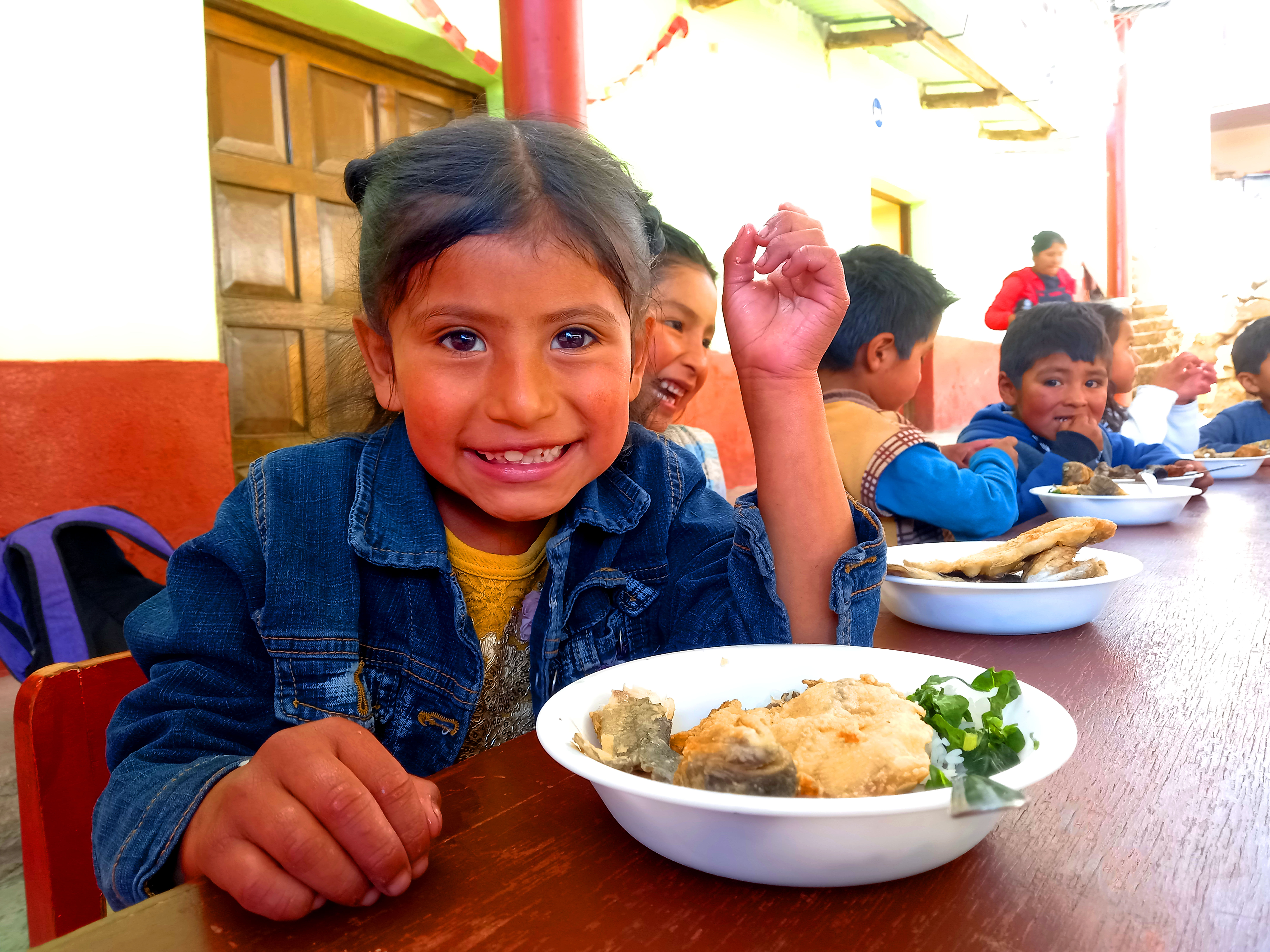 Alimentos frescos para complementar servicio alimentario escolar