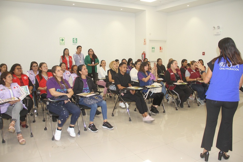 Unas 40 lideresas peruanas y venezolanas, de diversas asociaciones e instituciones, participaron en el taller “Hablemos de Género” organizado por la OIM-ONU y MPT.