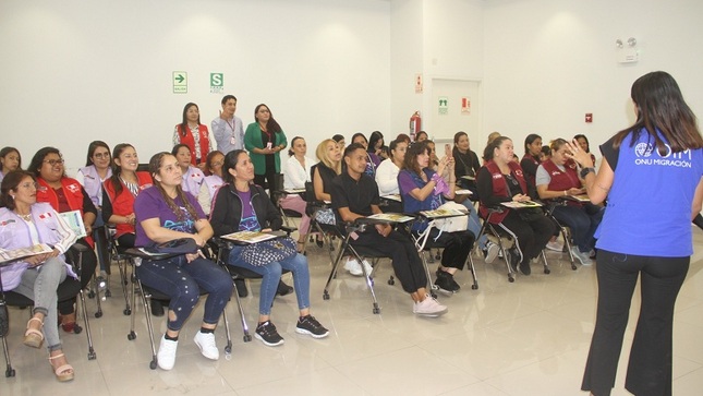 Unas 40 lideresas peruanas y venezolanas, de diversas asociaciones e instituciones, participaron en el taller “Hablemos de Género” organizado por la OIM-ONU y MPT.
