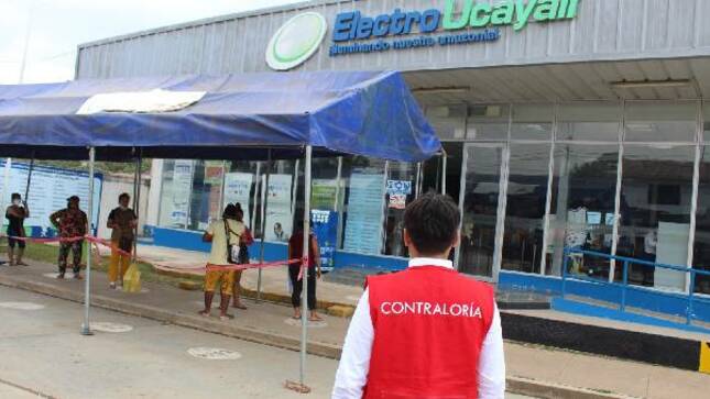 La Contraloría General identificó que en agosto del año 2022 funcionarios de la empresa concesionaria de electricidad Electro Ucayali S.A. pagaron una multa de S/ 984 170 al OSINERMING por incumplimiento de la meta anual de subsanación de deficiencias en instalaciones de baja tensión y conexiones eléctricas. 