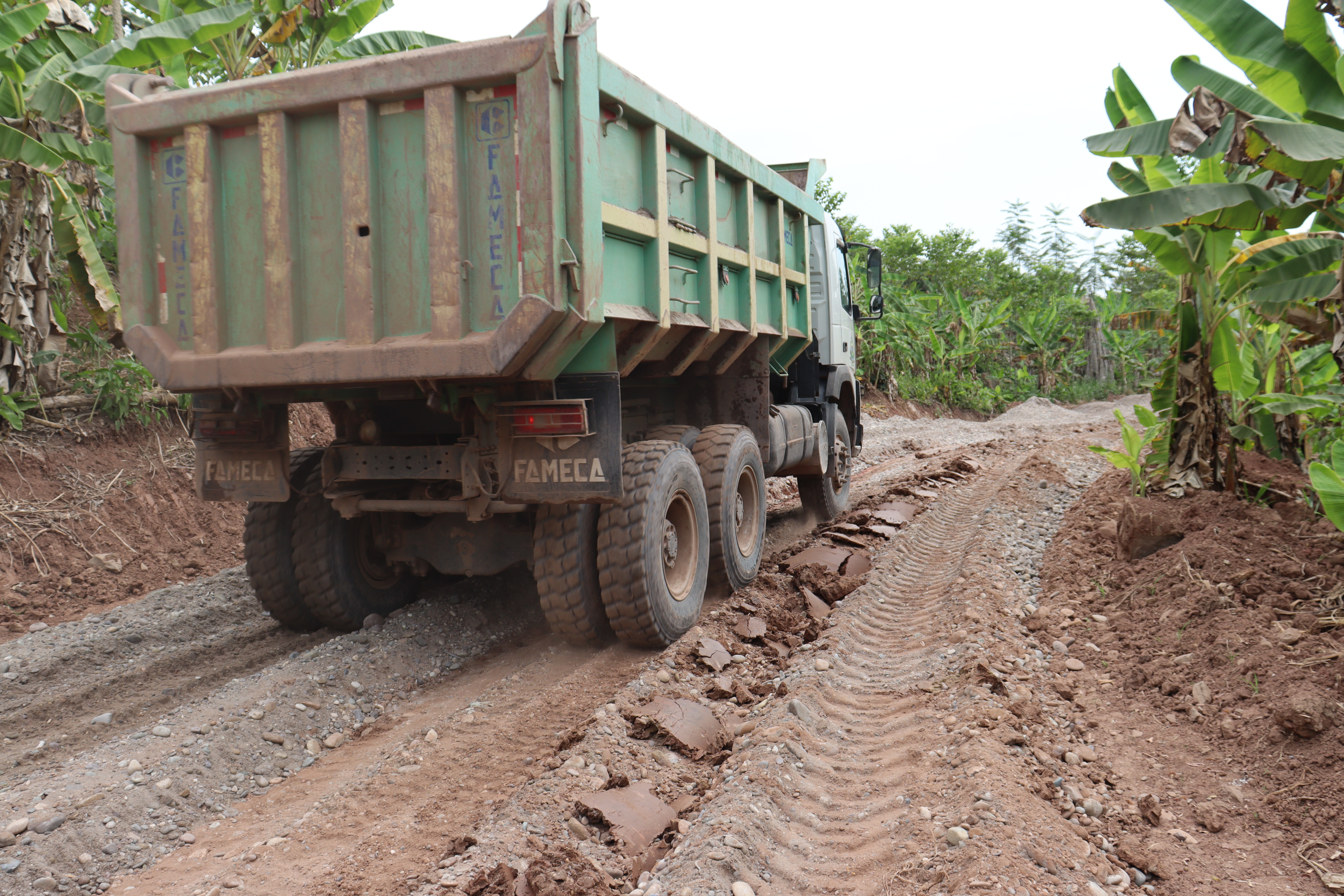 trabajos de enripiado de la carretera 