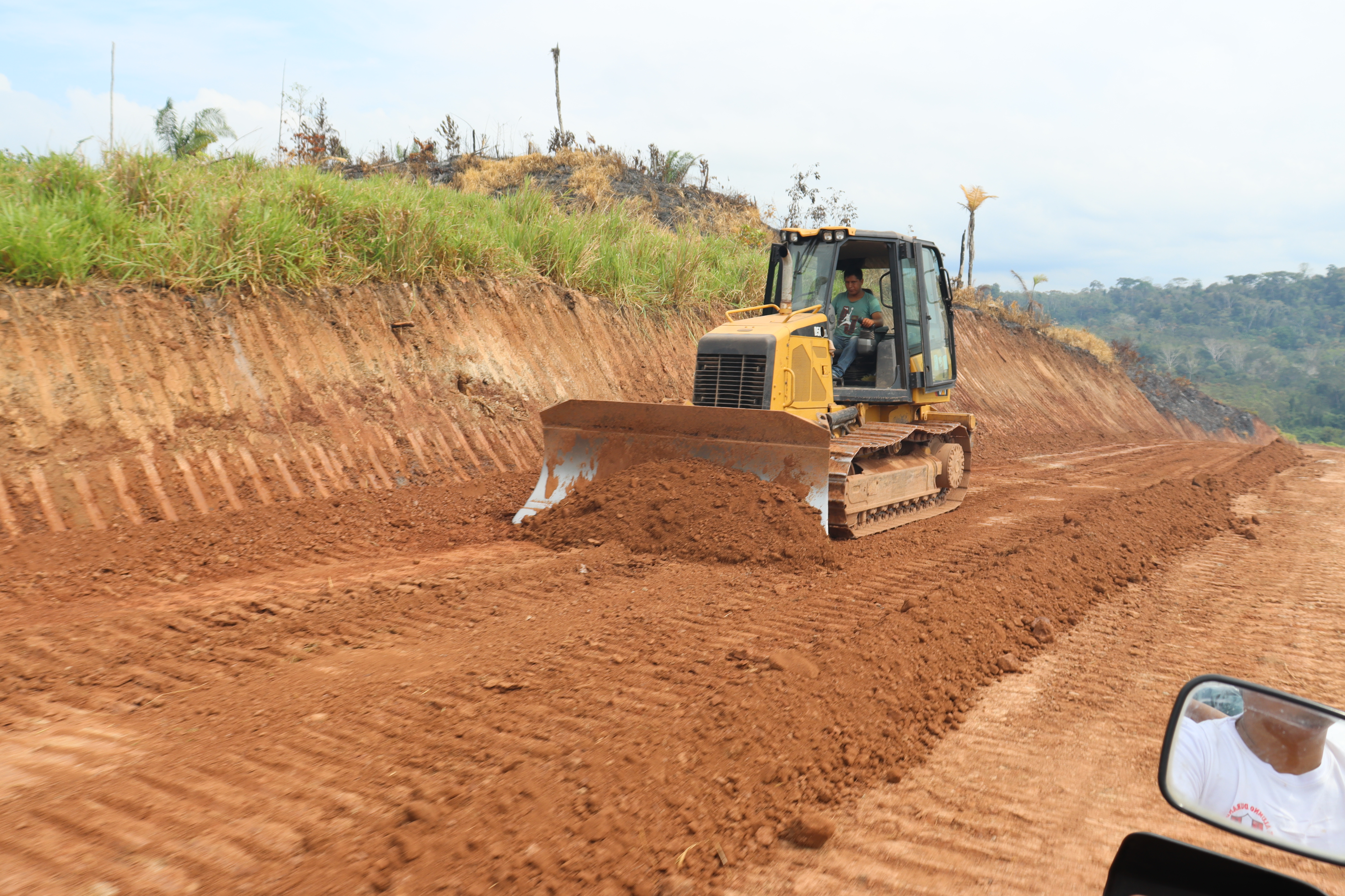 trabajos de enripiado de la carretera 