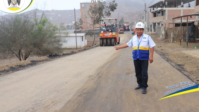 La Municipalidad Continua con el Asfaltado en la Avenida los Lloques de Villa Jardín Cucuya.