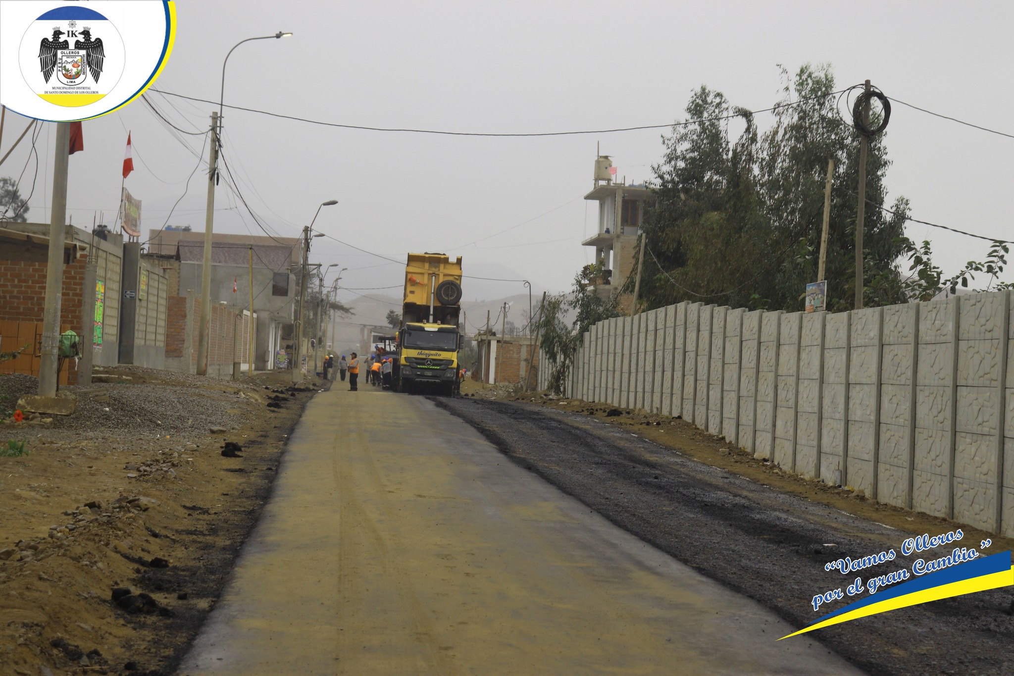 La Municipalidad Continua con el Asfaltado en la Avenida los Lloques de Villa Jardín Cucuya.