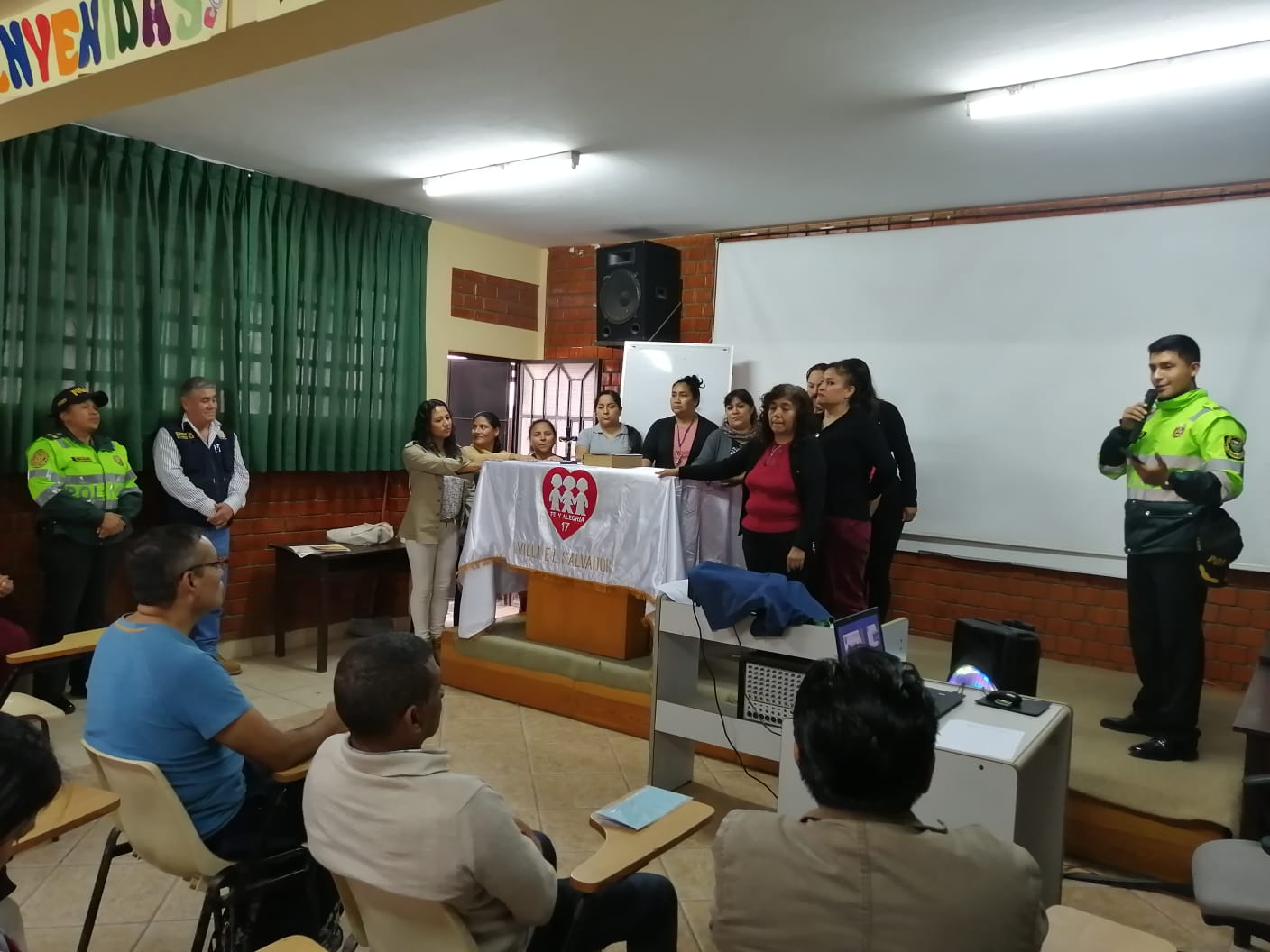Policia Nacional realizó la juramentación de los BAPES en la IE FE Y ALEGRIA 17 de VES