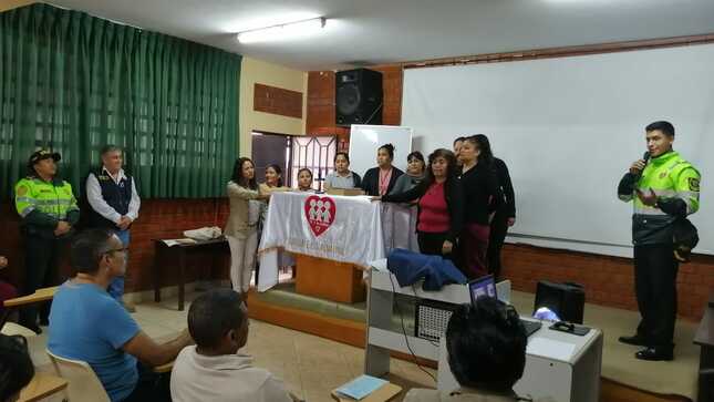Policia Nacional realizó la juramentación de los BAPES en la IE FE Y ALEGRIA 17 de VES