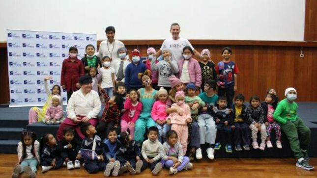 Pacientes del INEN disfrutaron de show teatral dirigido por reconocido actor peruano