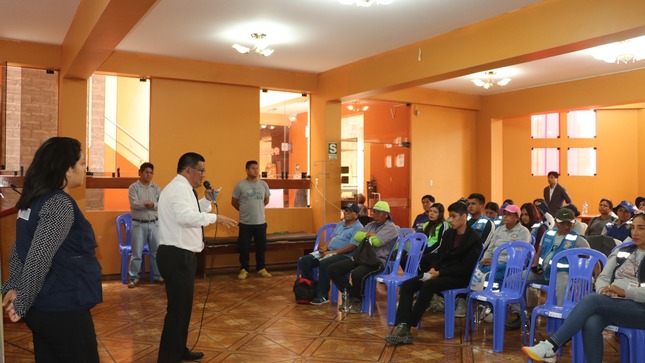 CAPACITAN A PERSONAL DE SERVICIOS PÚBLICOS SOBRE GESTIÓN INTEGRAL DE RESIDUOS SOLIDOS