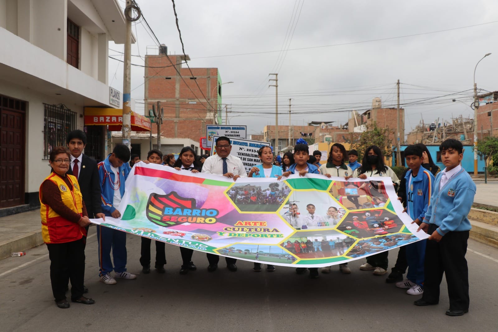 REALIZAN PASACALLE POR EL DÍA INTERNACIONAL DE LA JUVENTUD CON PARTICIPACIÓN DE ESCOLARES DE INSTITUCIONES EDUCATIVAS DEL DISTRITO