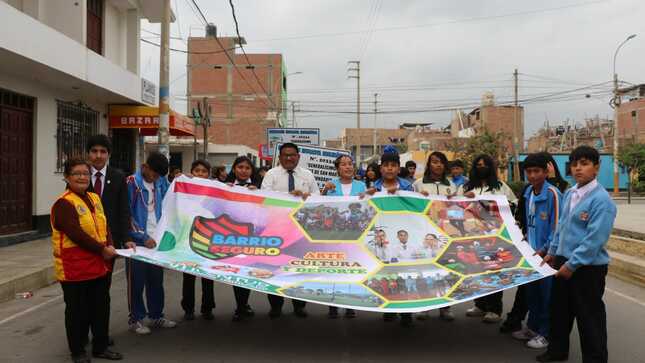 REALIZAN PASACALLE POR EL DÍA INTERNACIONAL DE LA JUVENTUD CON PARTICIPACIÓN DE ESCOLARES DE INSTITUCIONES EDUCATIVAS DEL DISTRITO