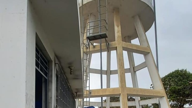 PERSONAL MUNICIPAL DEL ÁREA ATM REALIZAN LIMPIEZA Y DESINFECCIÓN DEL TANQUE DE AGUA DEL CENTRO POBLADO DE LOZA