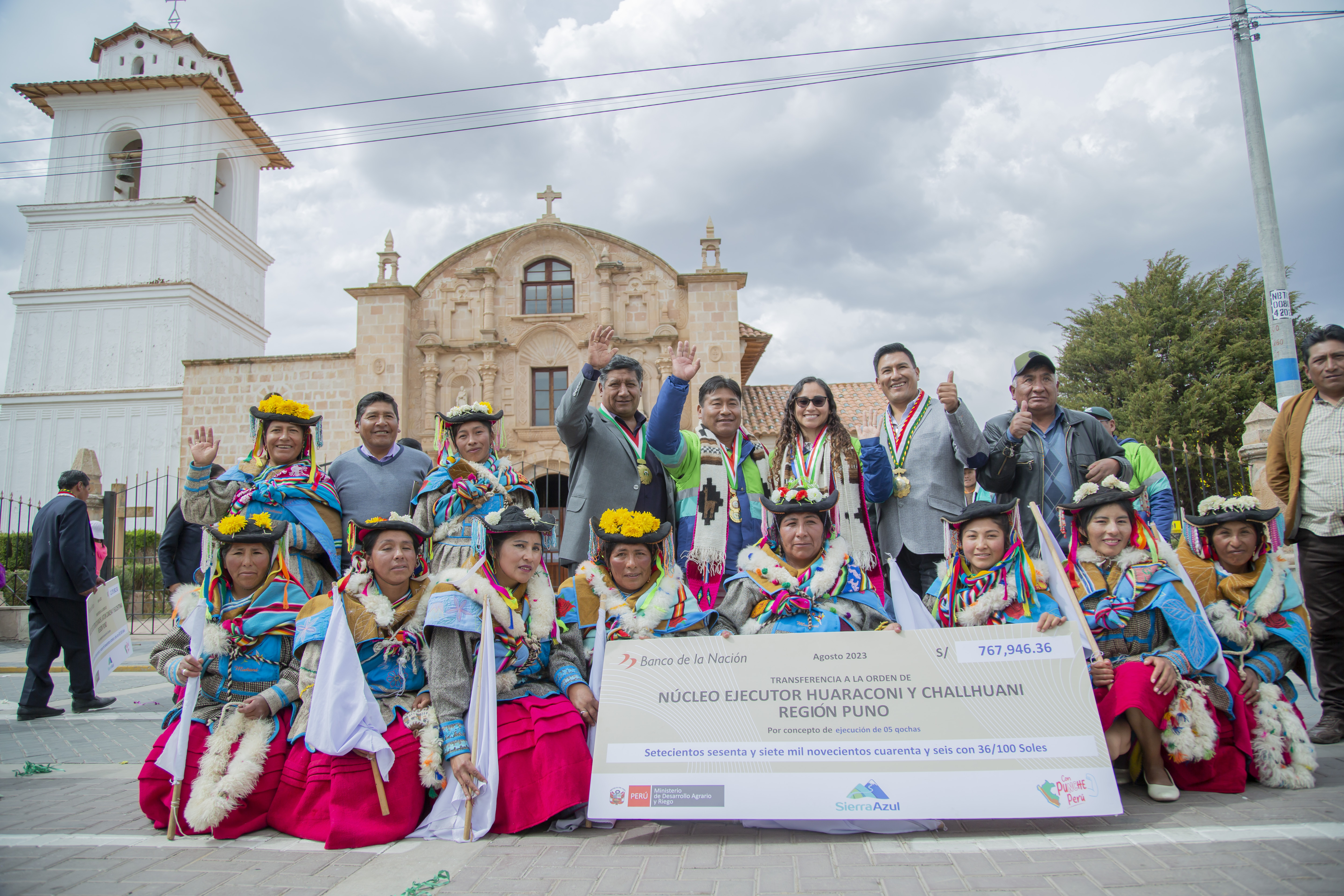 fotografía de la recepción de cheques
