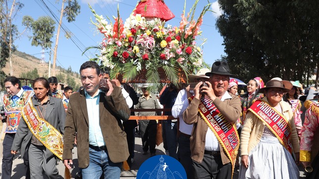 Cambio de Manto De Mamacha Cocharcas