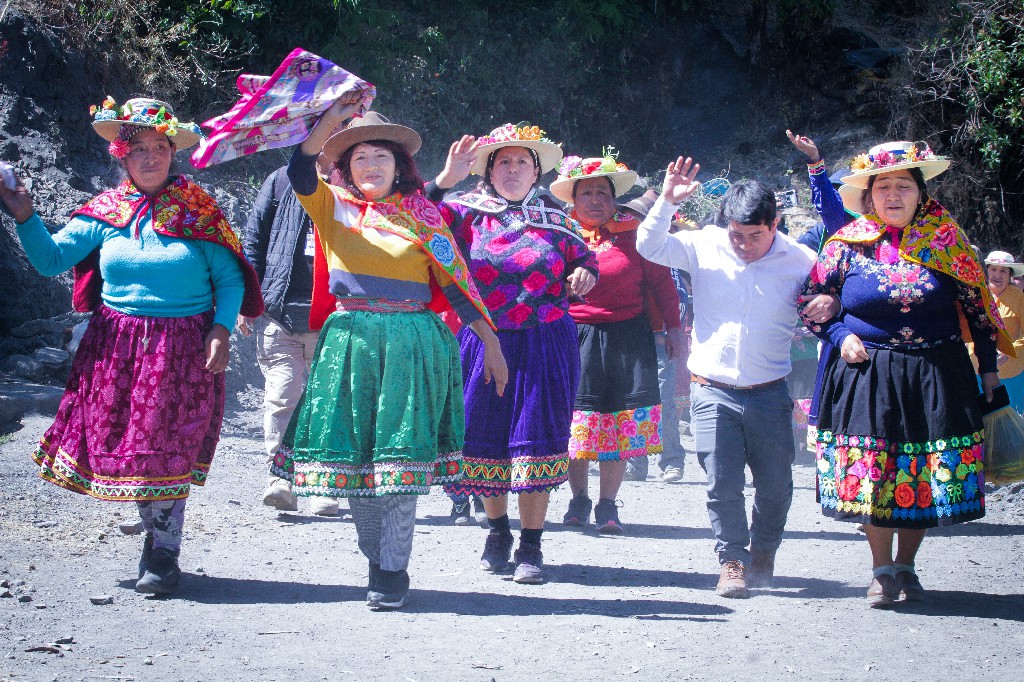 Fortalecen cadena productiva de leche con entrega de vaquillonas en Copa-Cajatambo