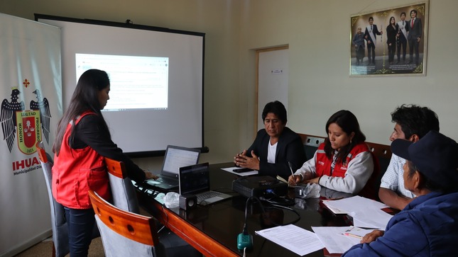 𝗘𝗹𝗲𝗰𝗰𝗶𝗼́𝗻 𝗱𝗲 𝗔𝗴𝗲𝗻𝘁𝗲 𝗖𝗼𝗼𝗿𝗱𝗶𝗻𝗮𝗱𝗼𝗿 𝗜𝗵𝘂𝗮𝗿𝗶́ - 𝗡𝗘𝗖 - 𝗙𝗢𝗡𝗖𝗢𝗗𝗘𝗦
El 09 de agosto, en las oficina de enlace Huaral de la Municipalidad Distrital de Ihuarí, se llevó a cabo la selección de la terna de agentes afiliados y elección del agente que en adelante se desempeñará como Coordinador del NEC para el NEC Ihuarí. 
Señalar que en la evaluación se convocó a todos los participantes y  con los asistentes presentes, el agente elegido según deliberación se destacó al señor : 
Atilio Ramón Zarate Sotelo 
Coordinador del NEC
En calidad de conformidad suscriben: 
Guillermo Hirmar Carrasco Rojas 
Presidente del Núcleo Ejecutor Central 
Bernardino Alejandro Huamán Fernández 
Tesorero del Núcleo Ejecutor Central 
Kelly Vega Gonzales 
Veedora y representante de FONCODES UT Lima 
Delsy Flores Bonifaz 
Veedora y representante de la Municipalidad Distrital de Ihuarí
¿Qué es el NEC en Foncodes?
El Órgano Representativo del Núcleo Ejecutor Central –NEC, está conformada por 4 integrantes, el Presidente, Secretario, tesorero y fiscal quienes han sido elegidos en forma participativa y democrática en asamblea general por los integrantes representantes de los Núcleos Ejecutores.
#MunicipalidadDistritalIhuarí
#IhuaríFuturoDeTodos
#ElmerCalderónCarrasco
#TrabajamosPorTi