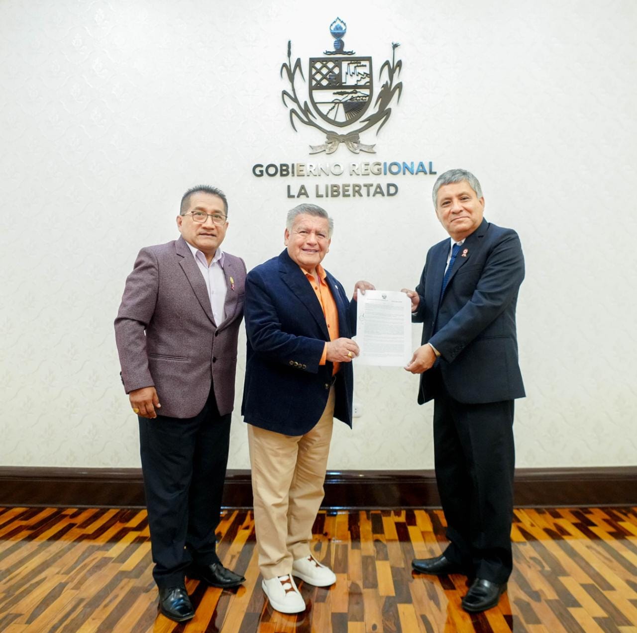 César Acuña designa al nuevo director del Hospital Belén
