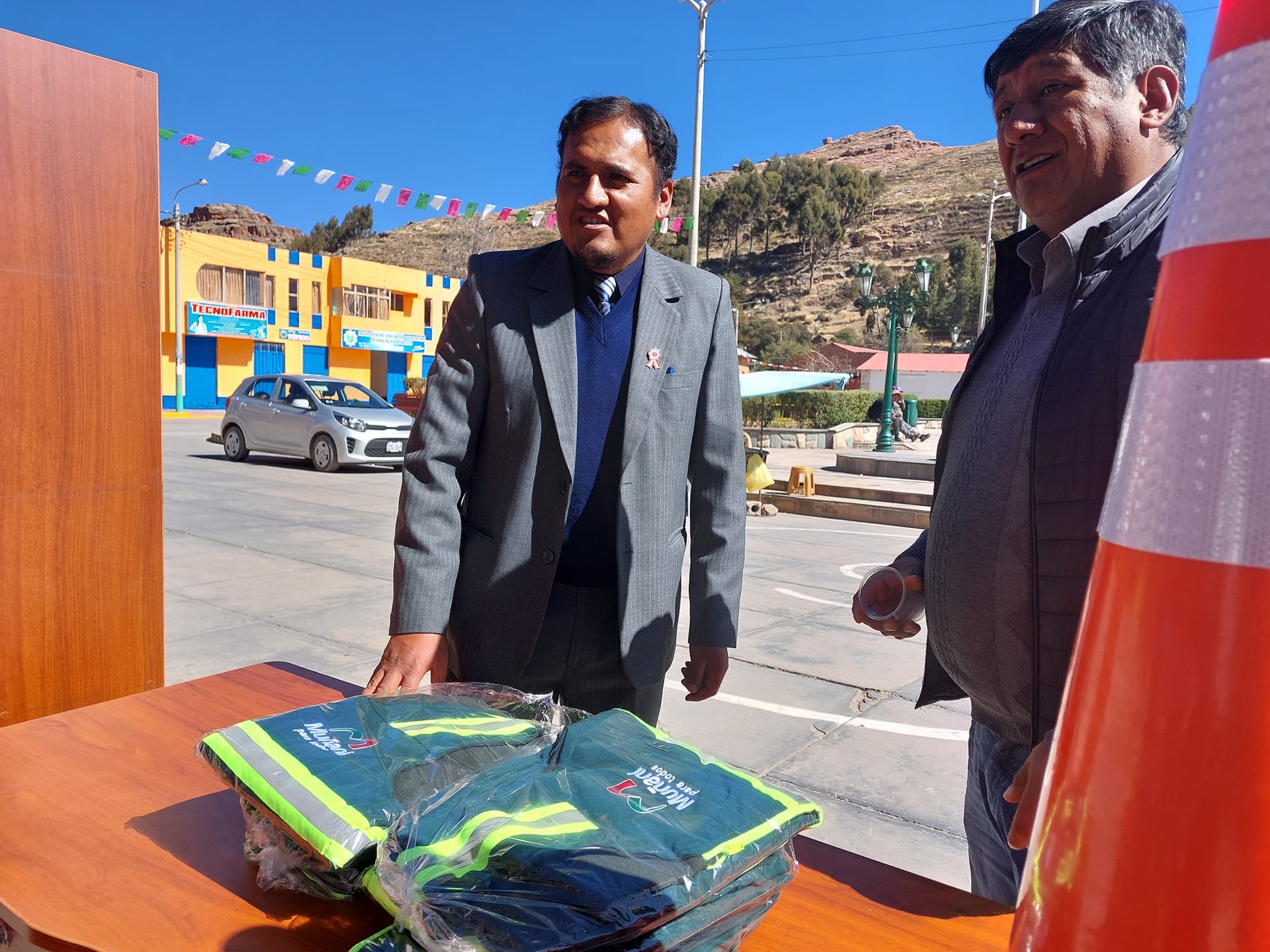 Fotografía de entrega de incentivos