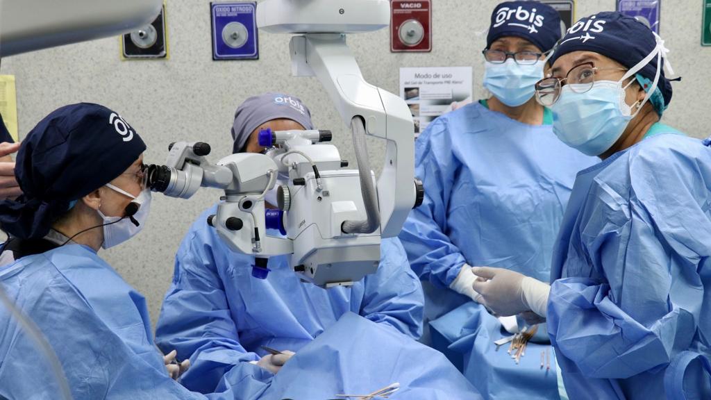 Instituto Nacional de Oftalmología devuelve la esperanza a 19 pacientes con estrabismo