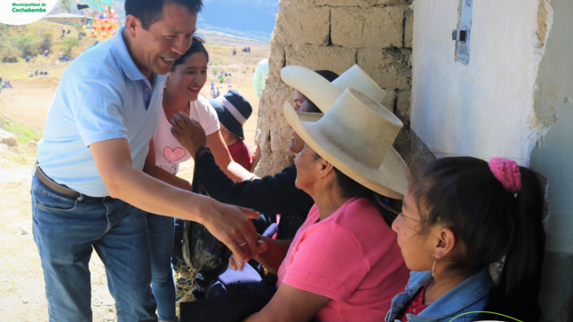 Alcalde visitando a pobladores de la comunidad de Tayal Centro