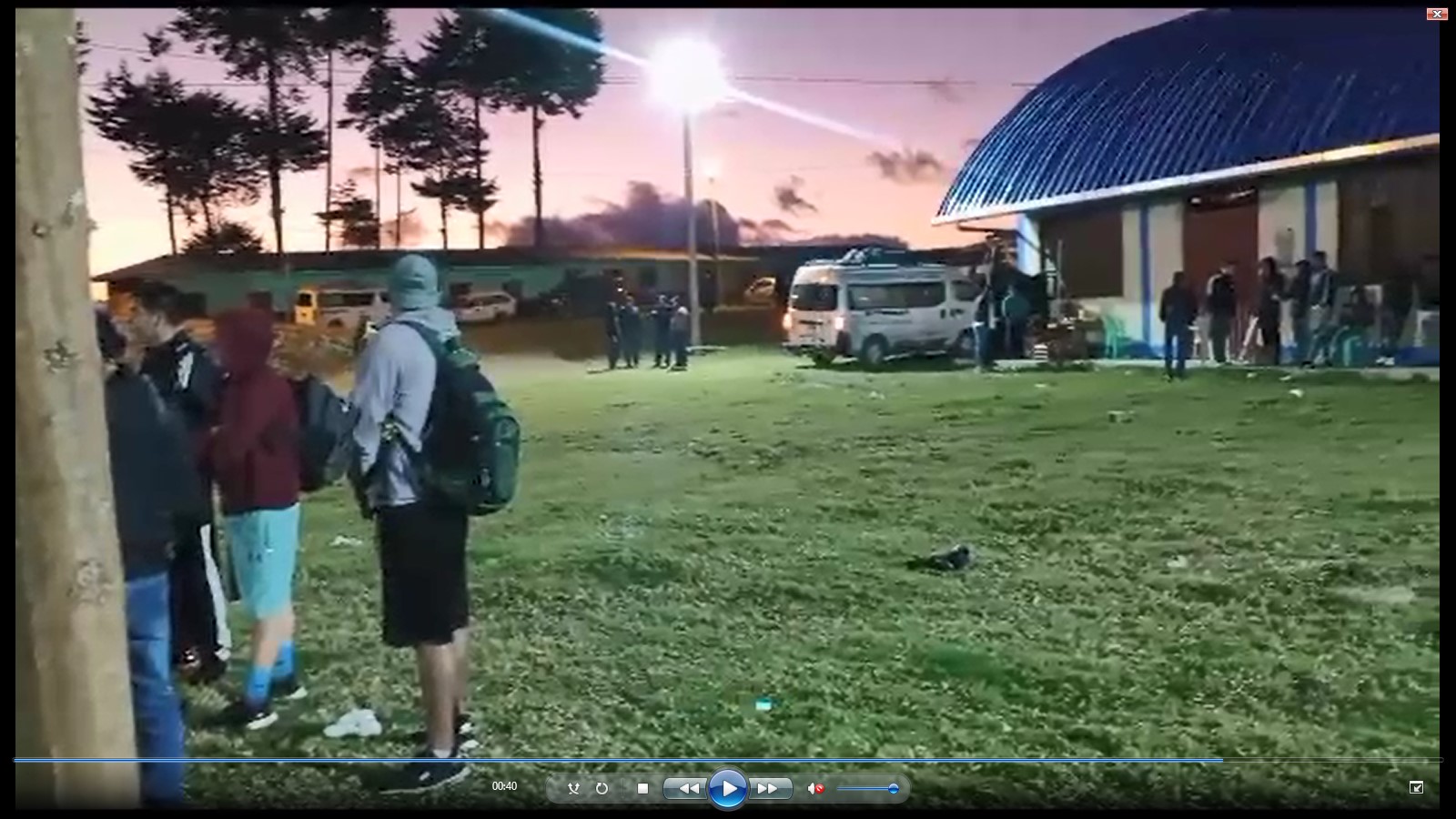 Instalación de reflectores led en campo deportivo de Mamaruribamba Alto