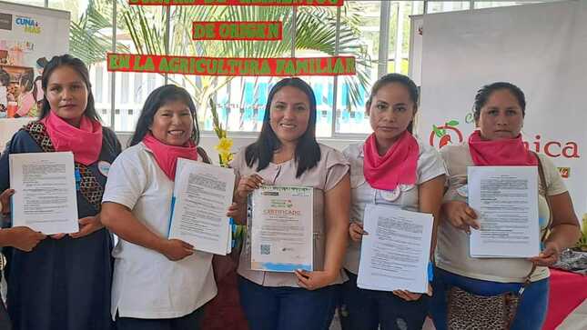 Comités de Gestión de Cuna Más firman contrato con productores de la agricultura familiar Junin (2)