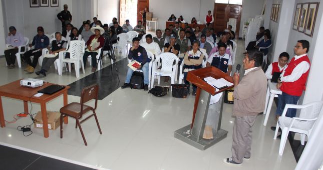 Representantes de las rondas campesinas de la provincia de Huancabamba, dirigentes vecinales, miembros de colectivos y ciudadanos en general expresaron su preocupación en la audiencia pública “La Contraloría de escucha” sobre diferentes obras que se encuentran paralizadas y deficientes, como la construcción de dos hospitales estratégicos, la carretera Canchaque-Huancabamba y la rehabilitación de once calles en la capital provincial.