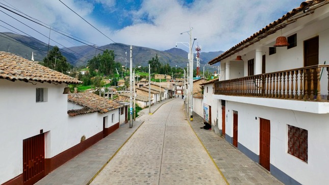 Plan COPESCO Nacional aprobó el expediente técnico que permitirá mejorar las redes eléctricas y alumbrado público de 30 cuadras en el distrito de Quinua - Ayacucho.