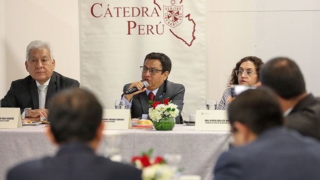 Ministro César Vásquez: “Nos hemos puesto como meta construir 1000 centros de salud en el país”