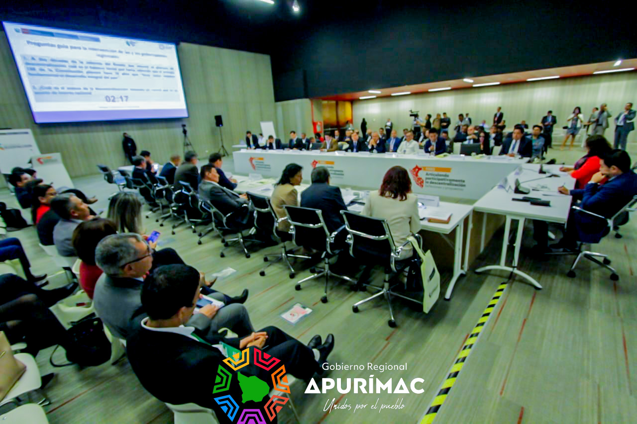 Gobernador Regional exigió destrabe de proyectos paralizados en Apurímac durante foro sobre descentralización convocado por la PCM