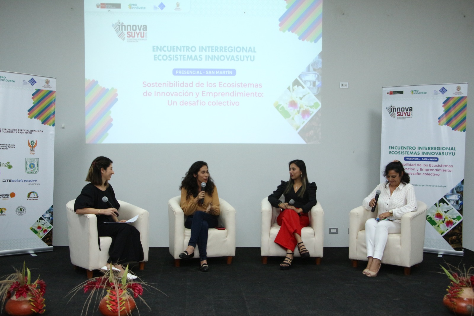 Panel de mujeres en el evento de ecosistemas de innovación y emprendimiento en la región San Martín