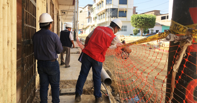 Tumbes. – La Contraloría General de la República advirtió situaciones adversas en la reconstrucción de pistas de la calle Jorge Herrera y otras aledañas a cargo del Gobierno Regional, por un monto mayor a los S/ 2 millones con un plazo de 120 días calendarios, teniendo tres suspensiones de plazo.