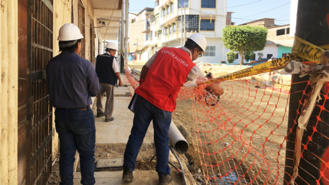 Tumbes. – La Contraloría General de la República advirtió situaciones adversas en la reconstrucción de pistas de la calle Jorge Herrera y otras aledañas a cargo del Gobierno Regional, por un monto mayor a los S/ 2 millones con un plazo de 120 días calendarios, teniendo tres suspensiones de plazo.