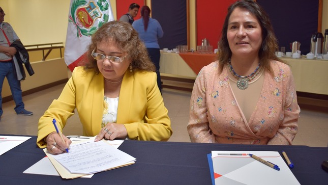 Directora de UGEL 05 se suscribe a mancomunidad.