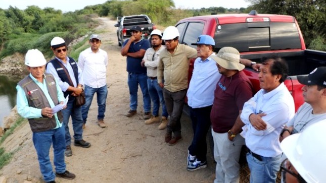 GORE inicia actividades de protección en las defensas de los ríos Chira y Piura