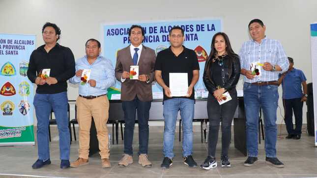 Alcaldes de la Asociación de Provincia del Santa reunidos en C. P San José