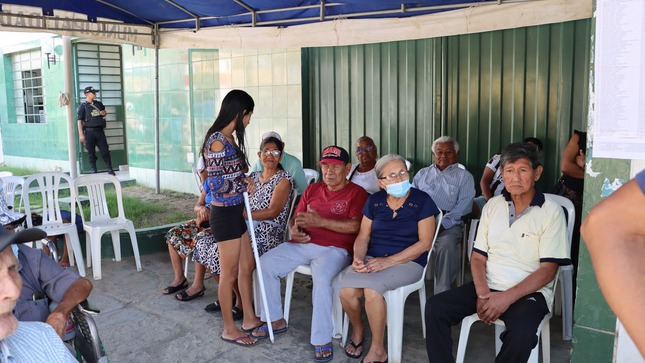 #MDMInforma | USUARIOS DEL PROGRAMA SOCIAL PENSIÓN 65 👵👴, SE ACERCARON A LAS INSTALACIONES DEL BANCO DE LA NACIÓN, PARA RECIBIR SUBVENCIÓN ECONÓMICA.