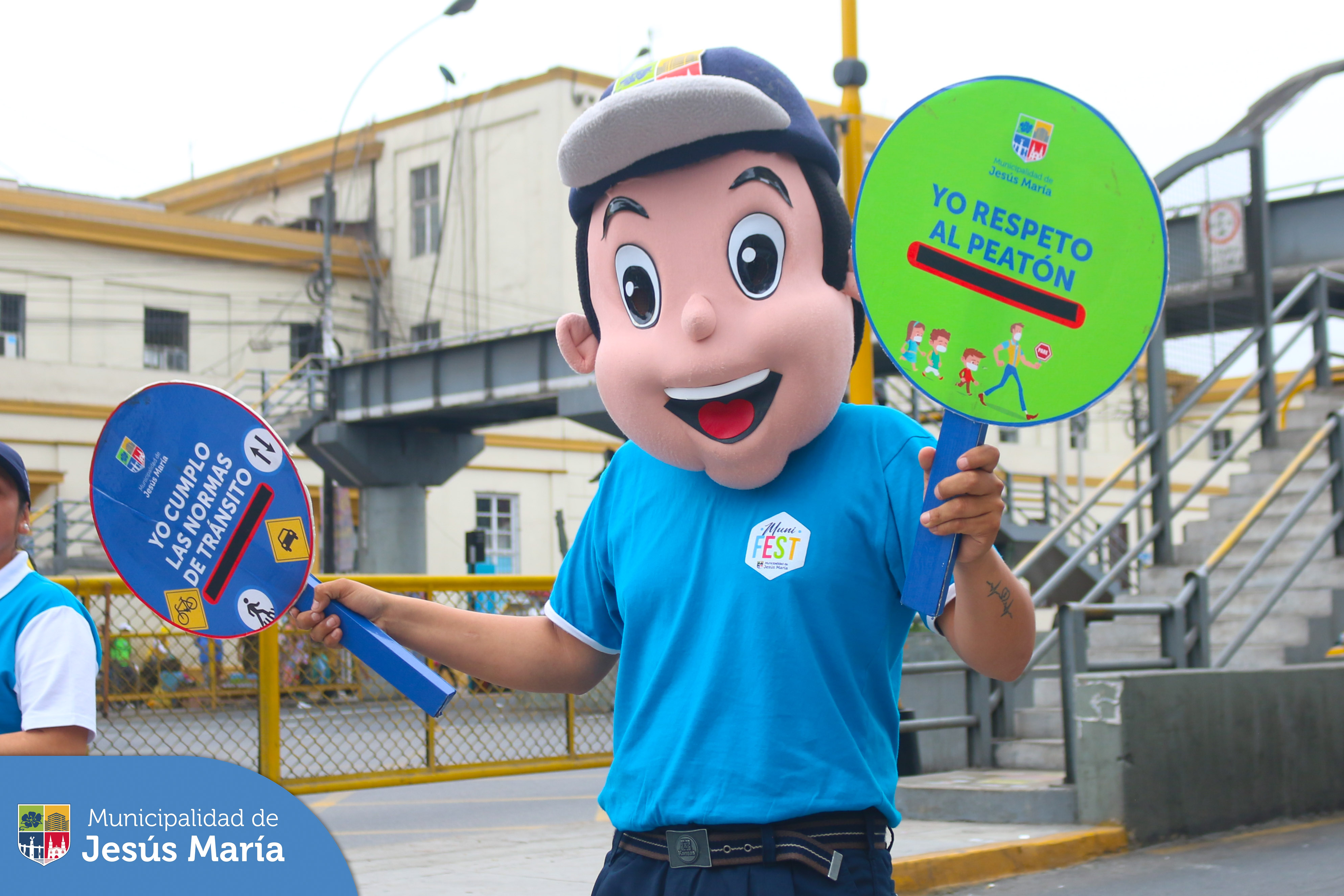 La Municipalidad de Jesús María con el apoyo de la Autoridad de Transporte Urbano, realizó con éxito la campaña "Conociendo y Respetando las Señales de Tránsito" 🚖 en la Av. Brasil con 28 de Julio.
🙌🏻 Recuerda que este jueves 17 se realizará la "Feria del Taxista 2023"🚕 en la Explanada del Campo de Marte, donde se brindarán atención médica gratuita 👩⚕️, promociones especiales para ti, tu familia 👨👩👧👦 y tu vehículo.
📣 ¡Pasa la voz!
#JesúsMaríaSomosTodos