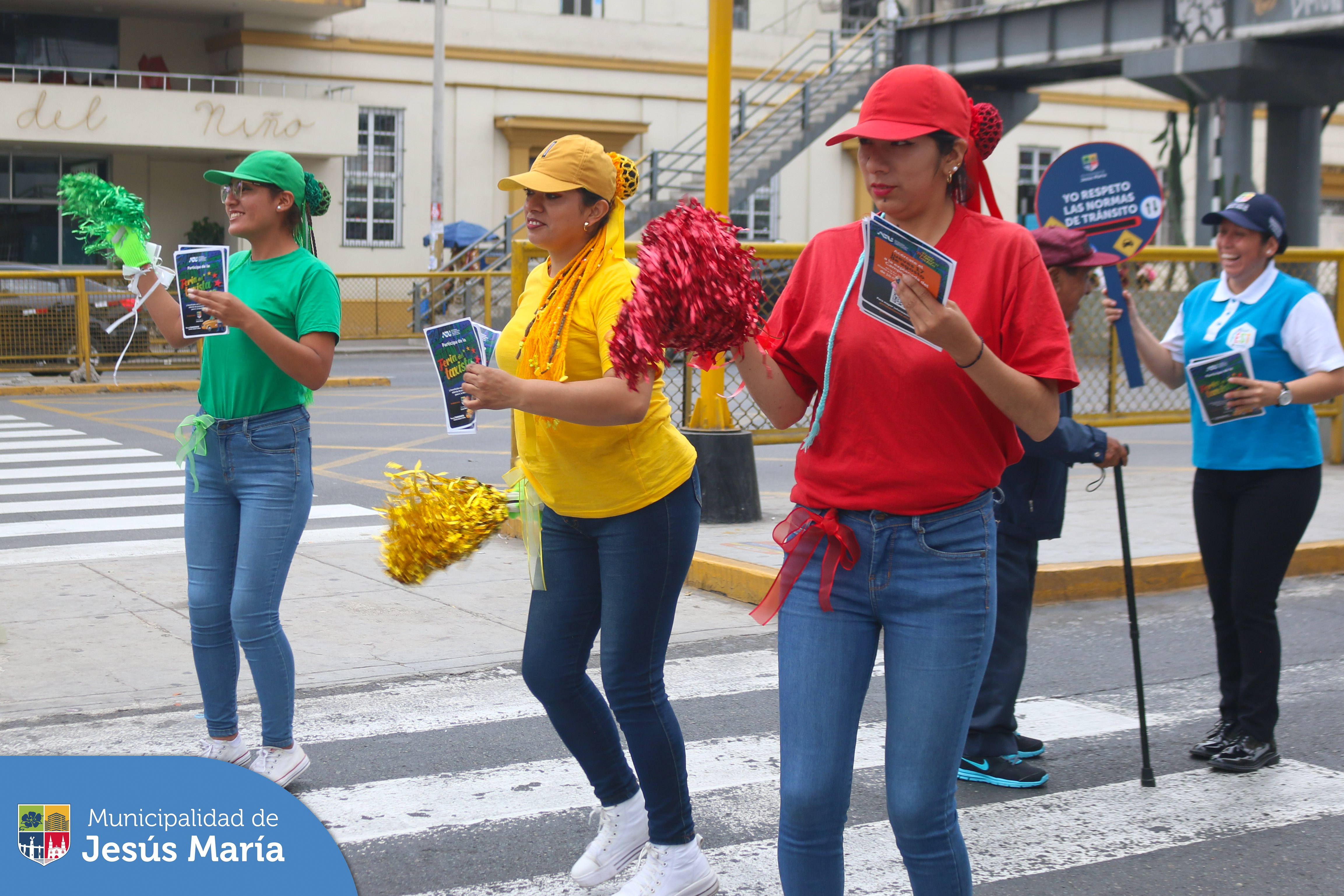 La Municipalidad de Jesús María con el apoyo de la Autoridad de Transporte Urbano, realizó con éxito la campaña "Conociendo y Respetando las Señales de Tránsito" 🚖 en la Av. Brasil con 28 de Julio.
🙌🏻 Recuerda que este jueves 17 se realizará la "Feria del Taxista 2023"🚕 en la Explanada del Campo de Marte, donde se brindarán atención médica gratuita 👩⚕️, promociones especiales para ti, tu familia 👨👩👧👦 y tu vehículo.
📣 ¡Pasa la voz!
#JesúsMaríaSomosTodos