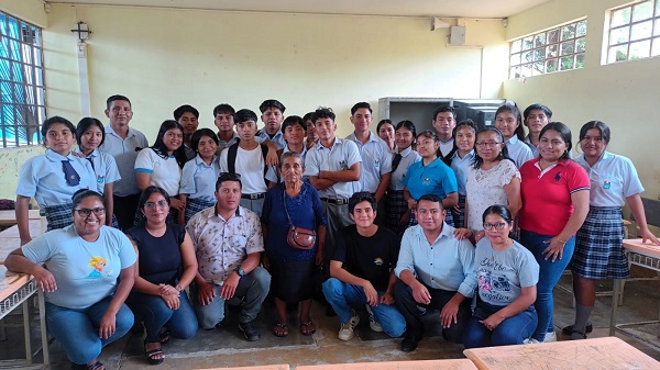 Integrante del CIAM transmite sus saberes en cocina a los alumnos de la I.E. San Pedro